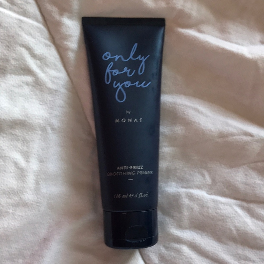 Anti frizz smoother primer by Monat